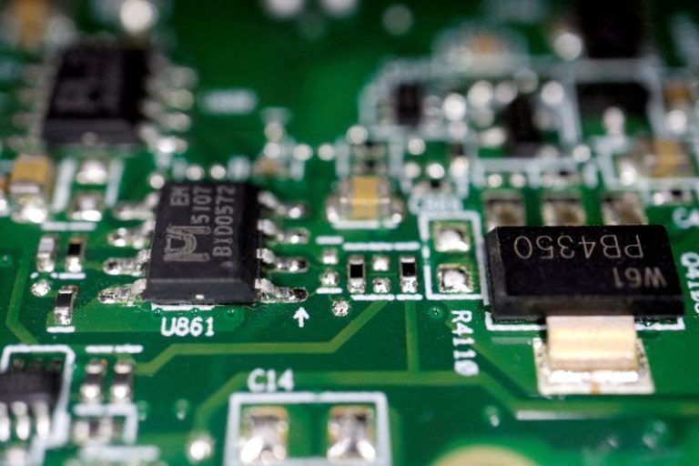 Ex-Intel executives raise $21.5 million for RISC-V chip startup