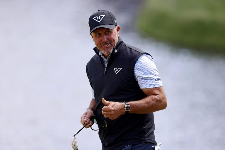 What is Phil Mickelson’s scorecard after Round 2 at the Mexico City?