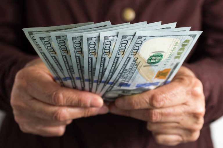 The Smartest Dividend Stocks to Buy With $2,000 Right Now
