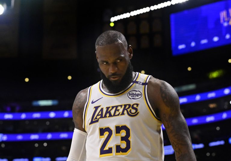 How many points did LeBron James score tonight against Minnesota Timberwolves? (April 23)