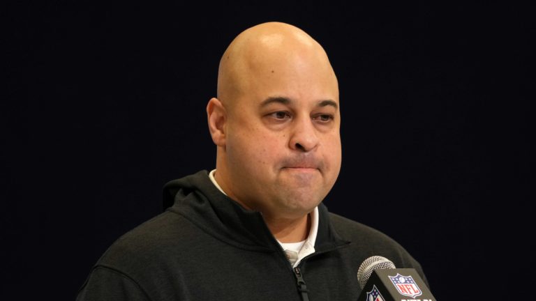 Steelers take big gamble by not addressing QB with top pick