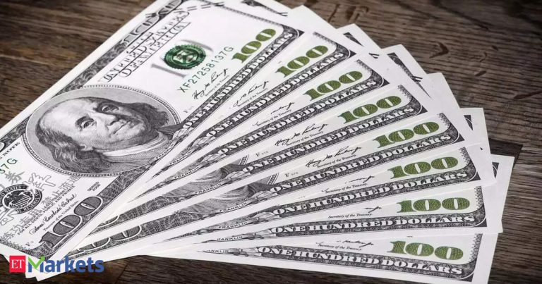 Dollar gets limited lift from jobs, trade questions linger