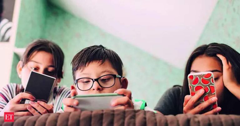 New Zealand PM proposes banning under-16s from social media