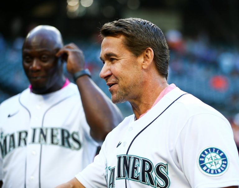 Rangers hire former All-Star Bret Boone as hitting coach
