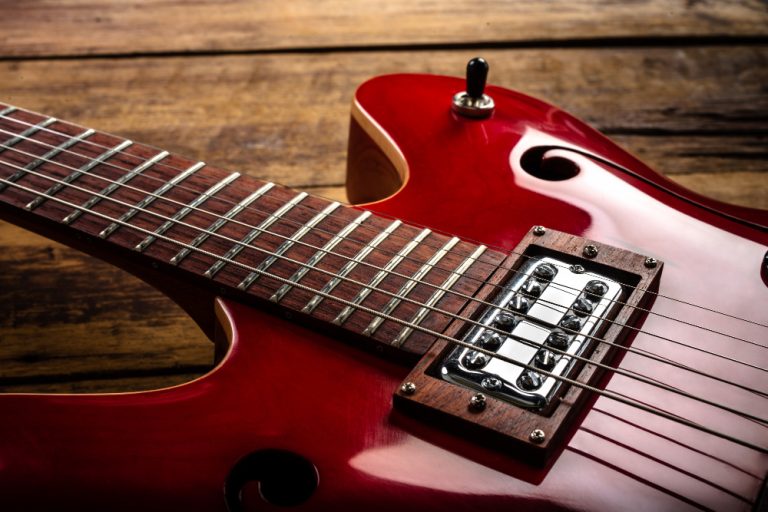 Level Up Your Licks: How Intermediate Guitar Players Can Practise Scales Effectively