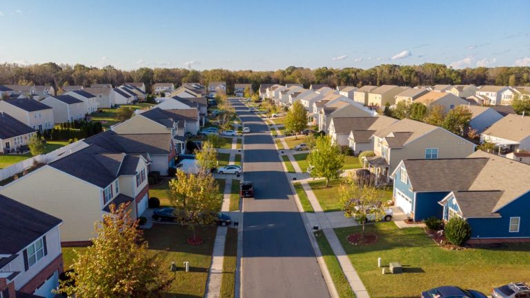 ‘The Middle Class Is Dead,’ Why So Many Millennials Feel Stuck, Despite Making More Than Previous Generations