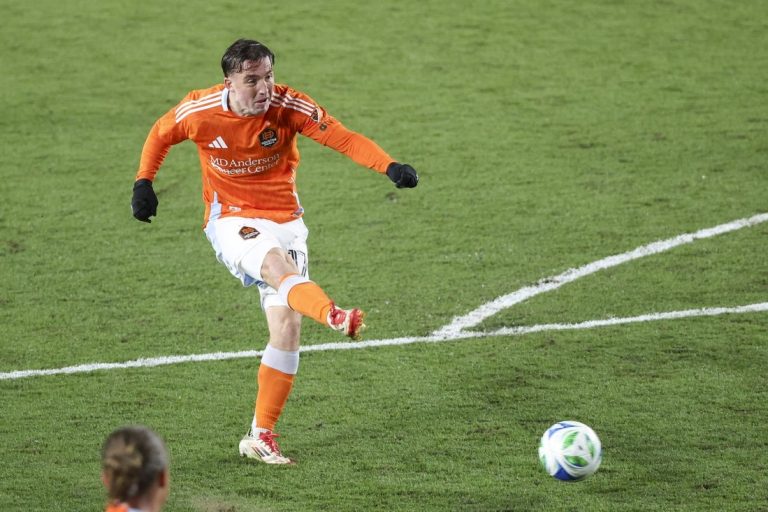 Dynamo out to extend hot stretch as Sporting KC visit