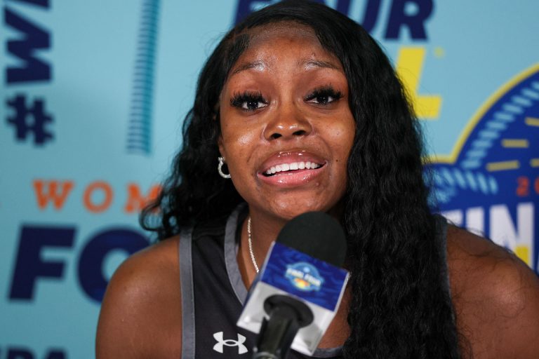 Ta’Niya Latson, MiLaysia Fulwiley adore South Carolina star Raven Johnson’s graduation snaps