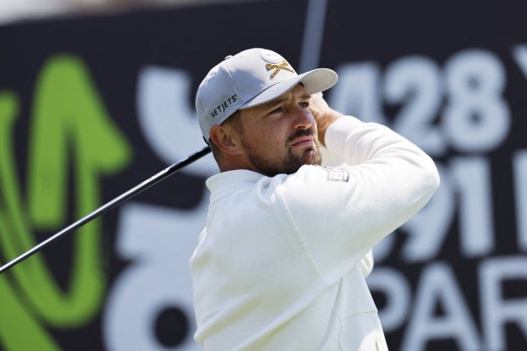 Bryson DeChambeau surges to 4-shot lead at LIV Golf Korea