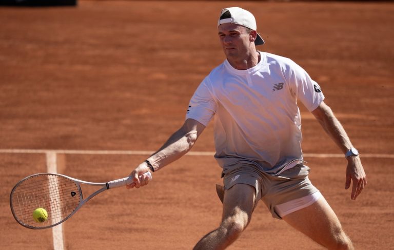 Trio of Americans push forward at French Open