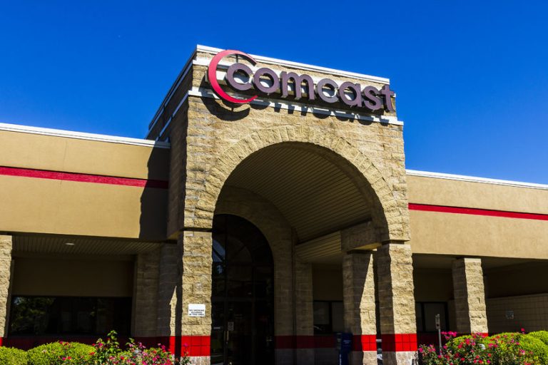 KeyBanc Reiterates Overweight Rating on Comcast (CMCSA), Highlights EPIC Universe Potential