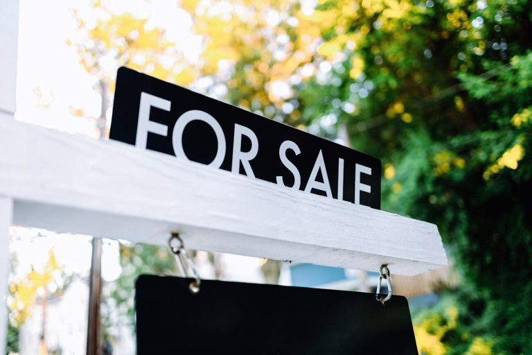 Mortgage rates spend another week stuck near 7%
