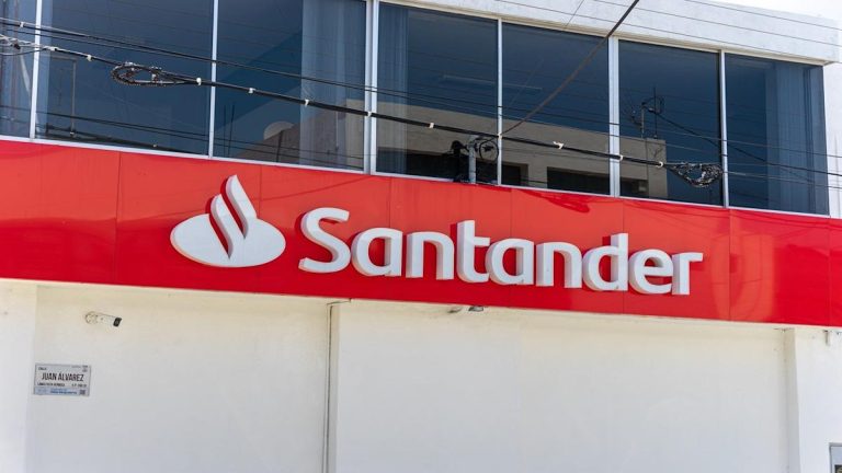 Santander to shutter 18 branches in US