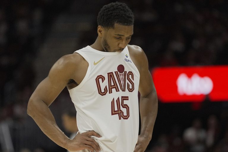 Donovan Mitchell breaks Jordan’s record in Cavs loss