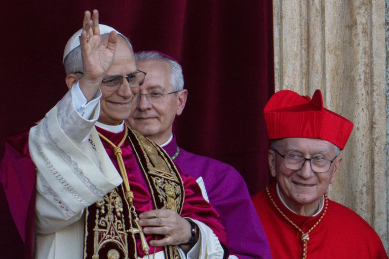Pope Leo XIV lifts White Sox spirits, Knicks’ Villanova-powered run