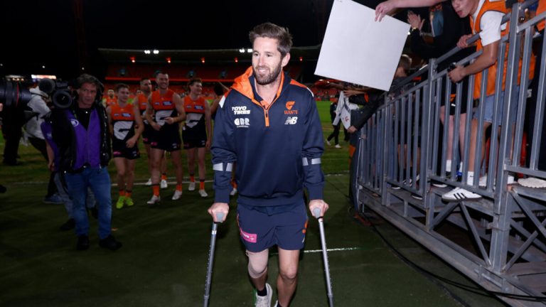 ‘Inspirational’ Ward praised for game-changing speech after knee injury