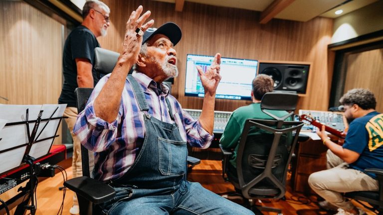 Warner Music Brazil brings back voice of samba legend Cleber Augusto through AI