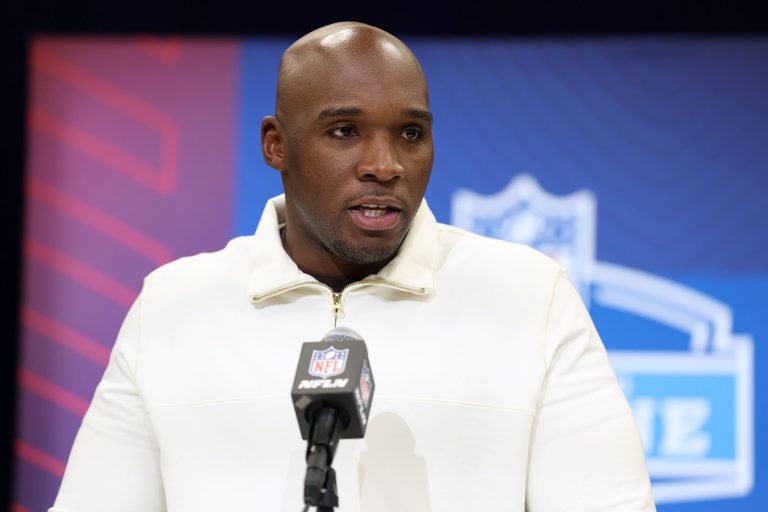 DeMeco Ryans Reveals Plans For Rookie Offensive Lineman