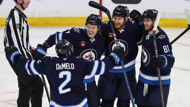 Jets silence critics with bounce-back win in Game 5