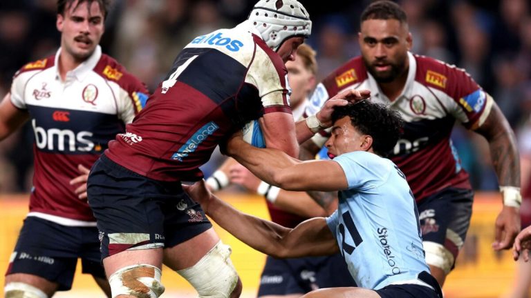 Waratahs’ finals hopes all but over after Daugunu magic sets up late Reds win, Suaalii knocked out in sickening blow