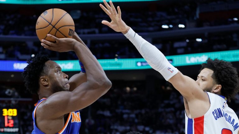 Knicks rally past Pistons to win Game 6, advance to second round