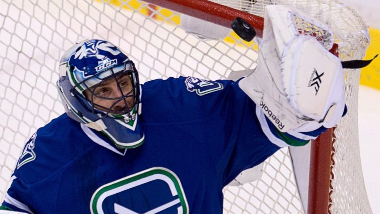 Goaltenders round out list of players named to NHL Quarter-Century Team