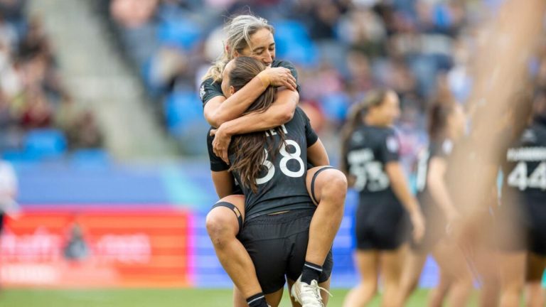 Young Aussies smoked by familiar foes, Kiwi great lets F-bomb slip