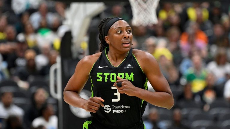 Ogwumike has double-double as Storm hold off Bueckers, Wings