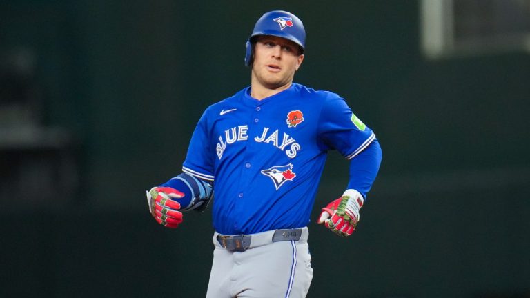 Blue Jays’ Daulton Varsho injured running bases