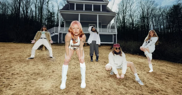 Wet Leg Share Video for New Single ‘CPR’