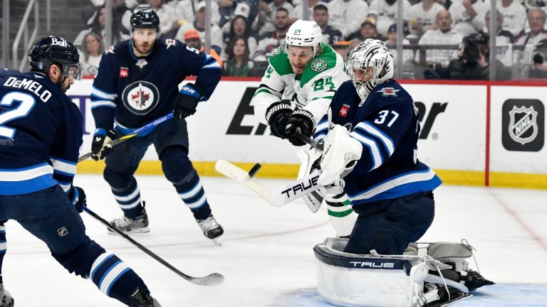 Jets earn another game with precise execution