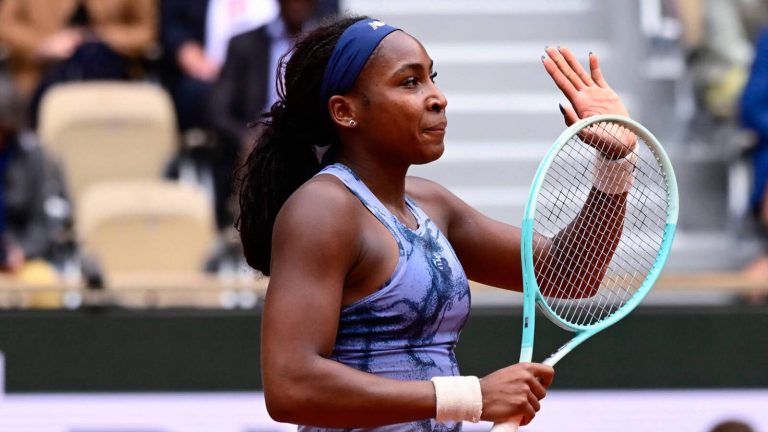 Coco Gauff racket mishap proves to be no problem at French Open