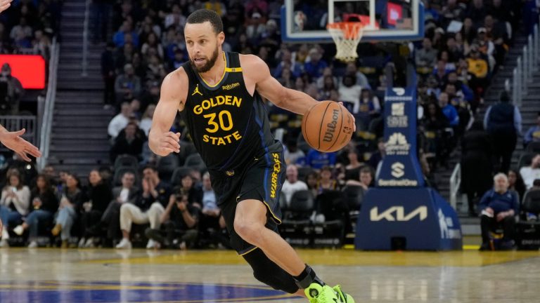 Warriors’ Stephen Curry leaves Game 1 with strained left hamstring