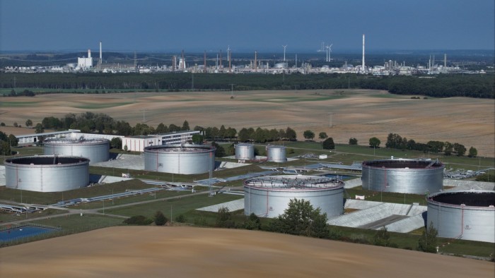 EU to set 2027 deadline for severing energy contracts with Russia
