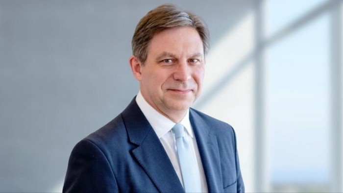 Bank of England policymaker plays down inflation risk in call for rate cuts