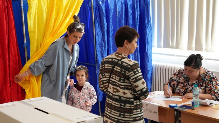 Huge turnout in Romania’s cliffhanger election