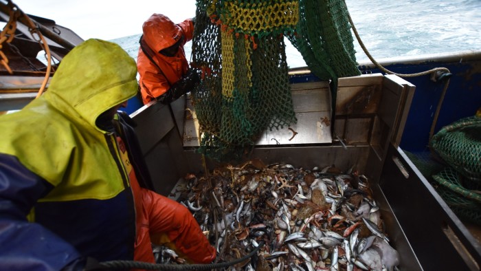 Brussels threatens UK food deal unless given long-term fishing access