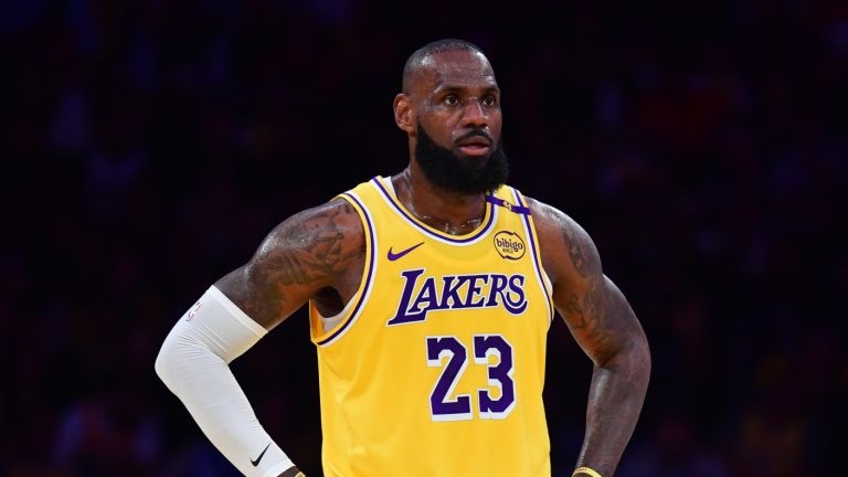 Lakers’ LeBron James provides update on his MCL sprain