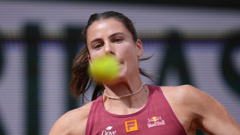 Emma Navarro suffers stunning loss at French Open