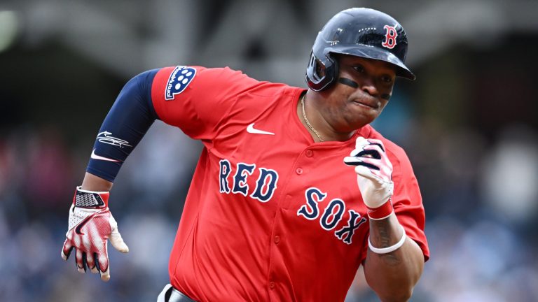 Red Sox legend responds to team’s mishandling of Rafael Devers situation