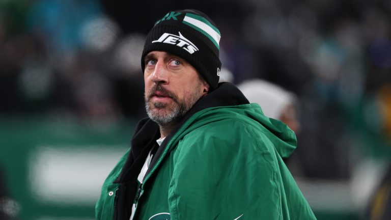 Report: Steelers eye notable QB as they await Aaron Rodgers