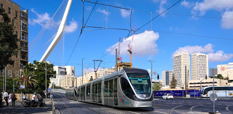 Police allegedly holding Jerusalem Light Rail works hostage