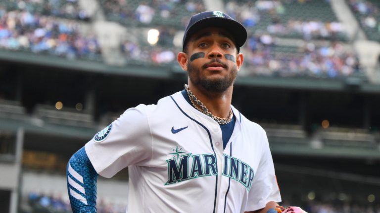 Watch: Julio Rodriguez robs Yankees of HR with absurd catch