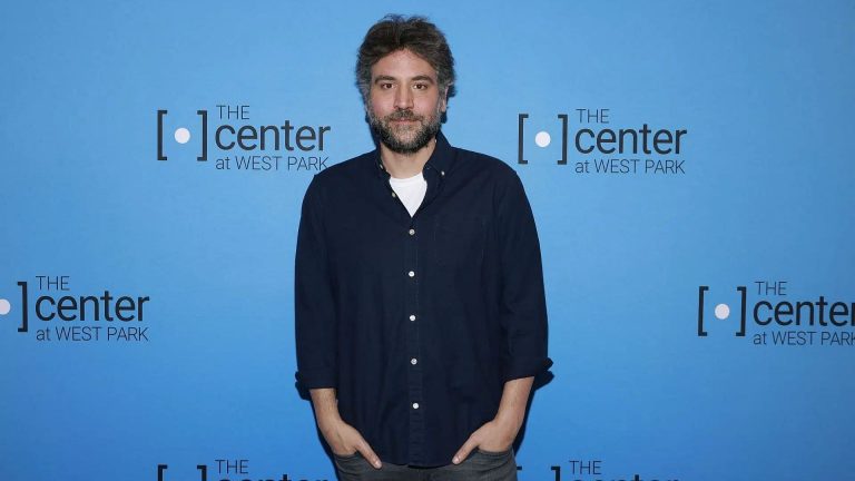 “I got your mother’s seal of approval”- Josh Radnor reacts to Monica Lewinsky saying her mom said she could marry the HIMYM star