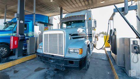 oil prices fall back after short-lived surge in early trading