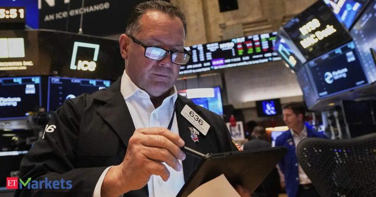 Wall Street ends narrowly mixed in choppy trade on weak economic data