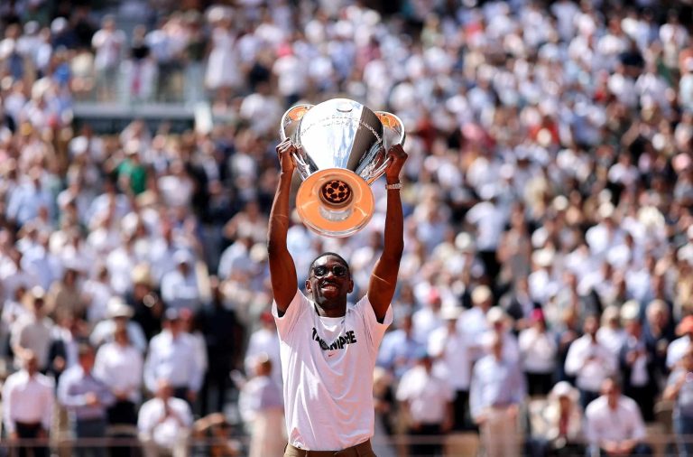 Champs League trophy, Dembele get warm welcome