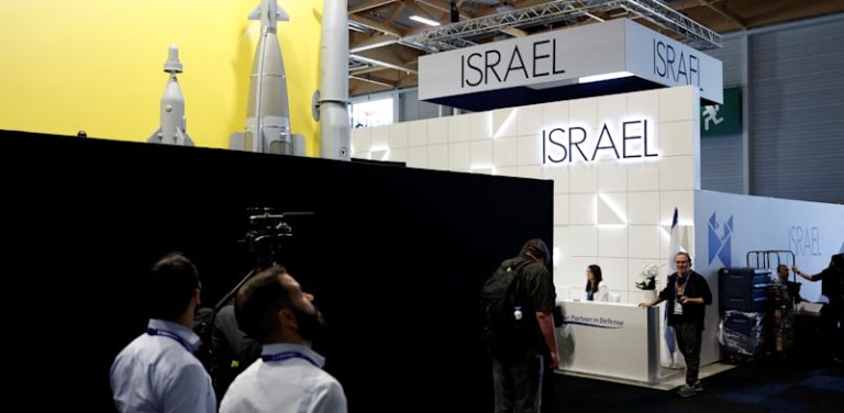 Israeli cos do brisk business at Paris Air Show despite exclusion