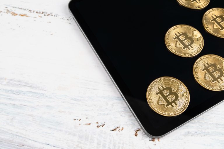 Finding new cryptocurrencies: Spotting emerging trends and making the most of them as an early adopter