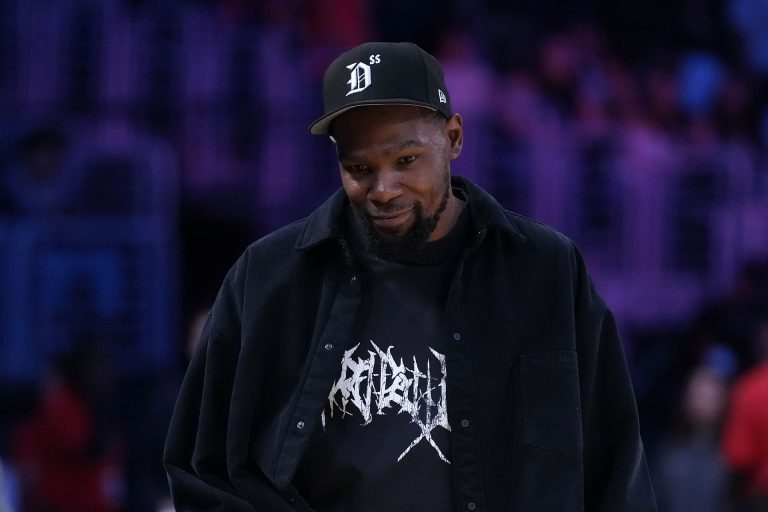 Kevin Durant takes insane dig at Stephen A. Smith over viral solitaire picture during Game 4: “CMON STEVE”
